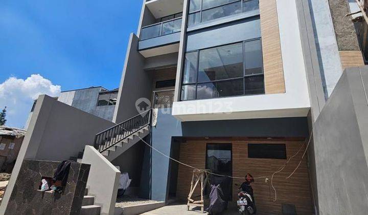 Di Jual Rumah Baru di Setraduta Bandung 1