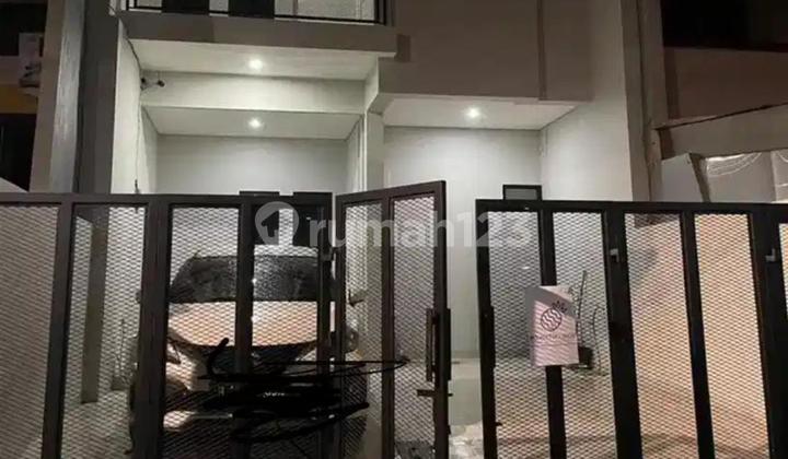 Janur Kuning House in Kelapa Gading, Ready to Live, Flood-Free for Sale