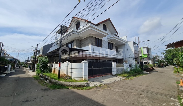Rumah Hoek Puan Kelapa Gading Dijual Strategis Dekat Mkg