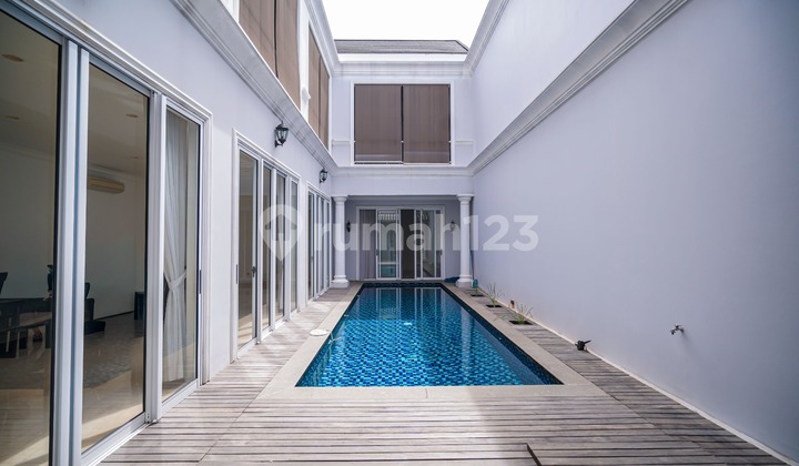 Rumah Mewah Pulomas Jakarta Timur Swimming Pool Dijual