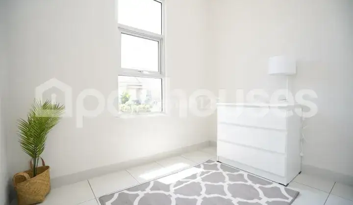 Rumah Siap Huni di Srimaya Residence 5