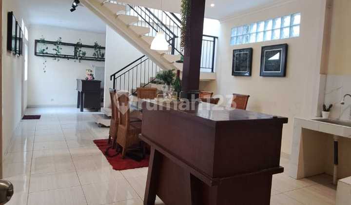 DIJUAL/SEWA RUMAH CANTIK 2 lantai SIMPANG 5 Bandung; semi furnished MDL