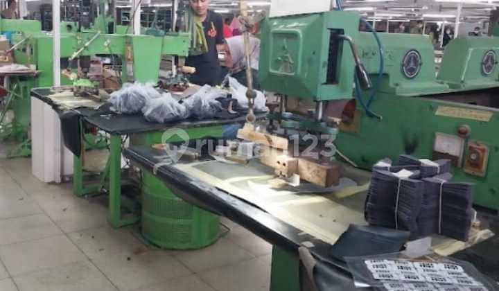 DIJUAL PABRIK SEPATU msh AKTIF di GEDEBAGE, BANDUNG -ijin lengkap; bangunan kokoh; 300org; C40ft  >>P