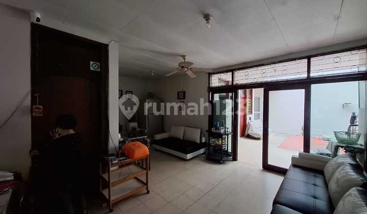 FOR SALE HOUSE ON ELANG STREET BANDUNG SEMI FURNISHED 1