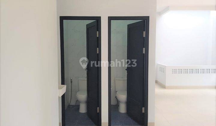 DIJUAL RUMAH (RUANG USAHA) 4 LT, DI SAYAP RIAU, BANDUNG - LOKASI STRATEGIS