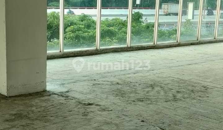 DISEWAKAN RUANG USAHA DI LANTAI 1 BALTOS (atasnya Azko d/h ace hardware) cocok u kantor/les/sports area ^M