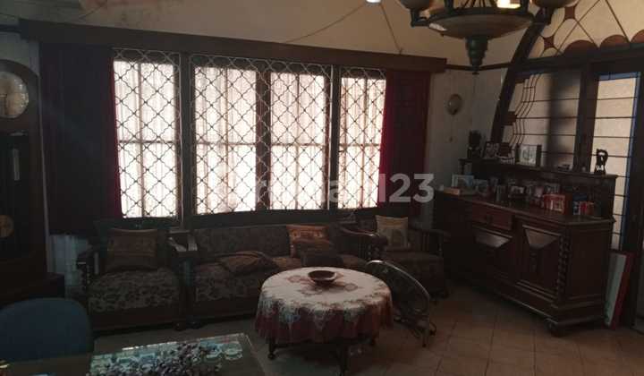 DISEWAKAN RUMAH HERITAGE DI JL NARIPAN BANDUNG -cocok u/ usaha    >>NE 2