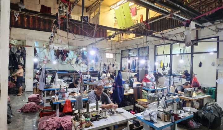 FOR SALE INDUSTRIAL HOUSE IN SAYAP KOPO SUKAMENAK BANDUNG - only accessible by small trucks ^IR