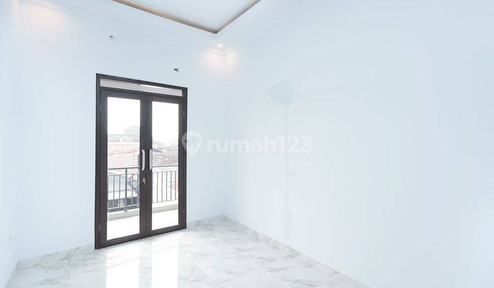 Rumah Modern Semi Furnished dekat Summarecon Mall Bekasi Harga Nego J20890 2