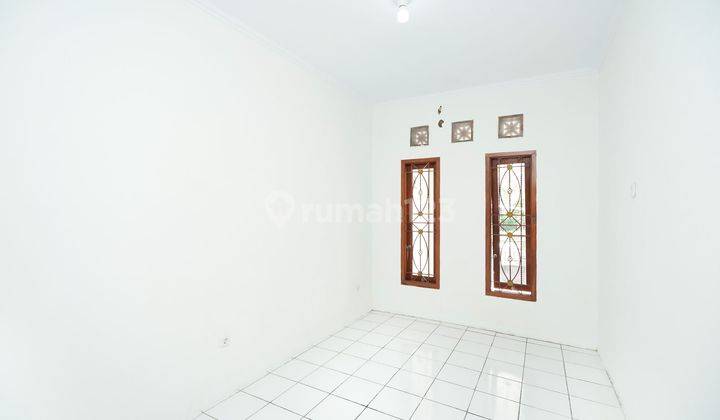 Rumah 2 Lt Ready Furnished 10 menit ke Living World Grand Wisata Bekasi  J18975 2