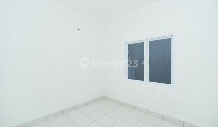 Rumah Strategis dekat Mall dan Sekolah di Bekasi Harga Nego Ready Furnished J17538 2