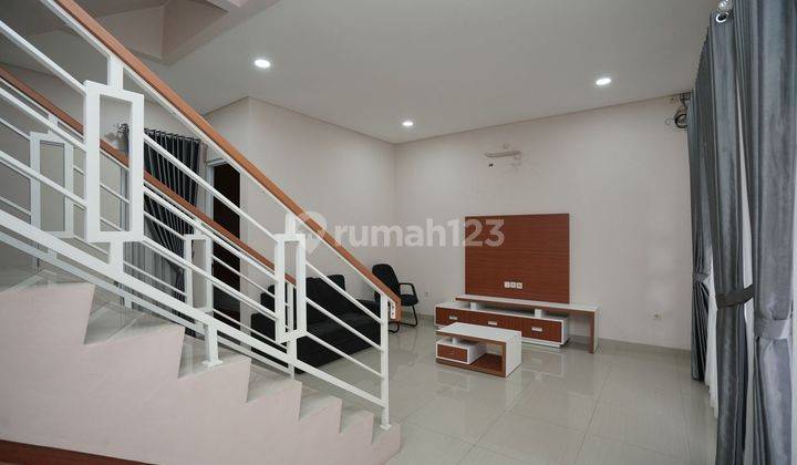 Rumah SHM 2 Lt Hadap Utara dekat Kota Cinema Mall Bekasi Siap KPR J16950 2