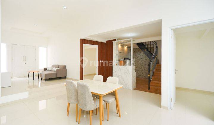 Rumah LT 216 Sudah Renov Minimalis Semi Furnished di Jakarta dekat Mall dan Sekolah J22395 1