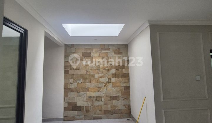 Rumah Strategis 14 Menit ke The Breeze BSD City Siap Huni Dibantu KPR J35245 2