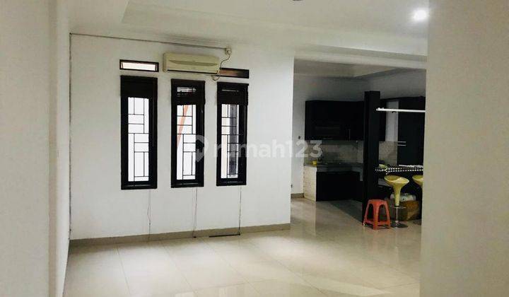 DISEWAKAN Rumah Luas Siap Huni di Taman Kopo Indah 3  1
