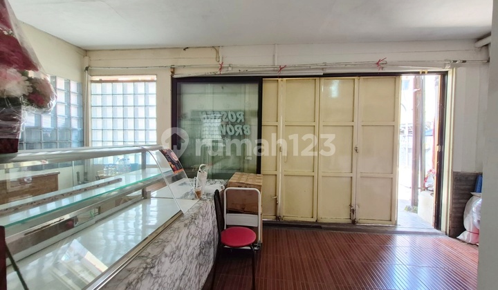 Jual Rumah Kondisi Bagus Terawat Sayap Sudirman Semi Furnished