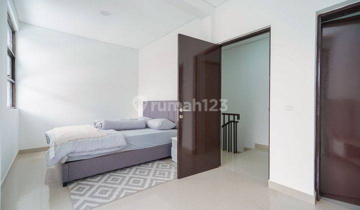 Rumah Mewah Harga Nego dekat The Breeze BSD City Semi Furnished J20856 2