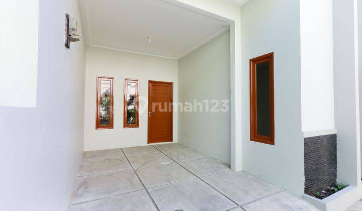 Dijual Murah Rumah Modern Terdapat Balkon Dekat Margocity J21131 2