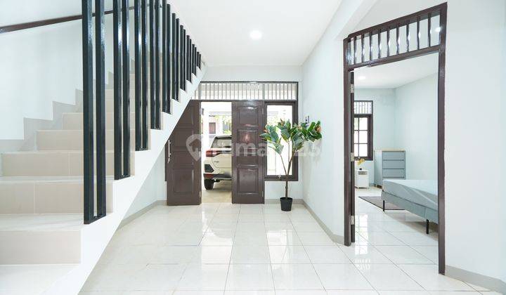 Rumah Murah Terdapat Balkon Modern Interior Dekat Tol SHM J11956 2