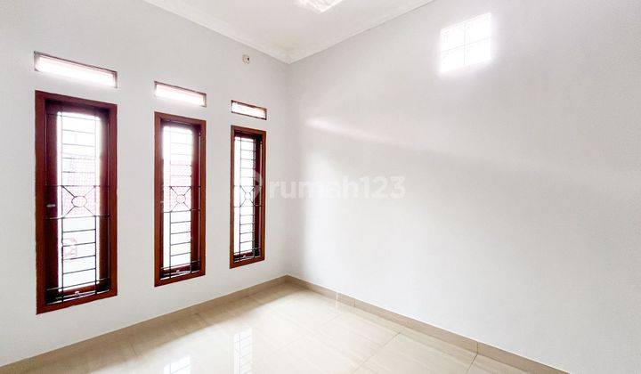 Rumah Dijual Murah Modern Interior Dekat Tol Dibantu Kpr J21120 2