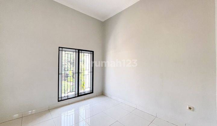 Dijual Murah Rumah Aesthetic 2Lt 3Kt Dekat Stasiun SHM J11779 2