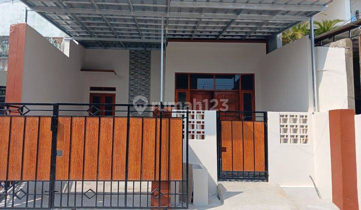 Rumah 1 Lantai Dekat Summarecon Mall Bekasi SHM Bebas Banjir J31594 1