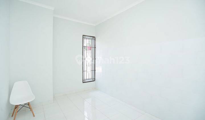 Rumah Semi Furnished di Depok Selangkah ke Stasiun Depok Harga All In J19064 2