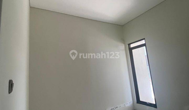 Rumah Hadap Selatan Semi Furnished 15 Menit ke Stasiun Depok Siap KPR J26610 2