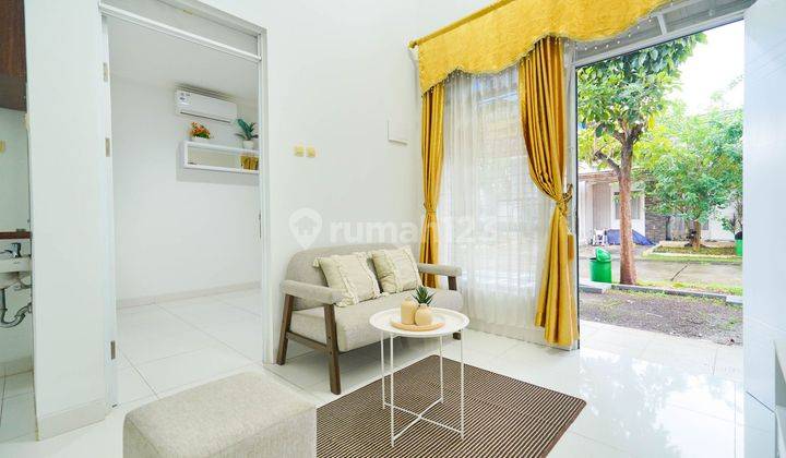 Rumah Cantik Semi Furnished Hadap Selatan dekat Mall Paradise Walk Serpong Siap KPR J22613 2