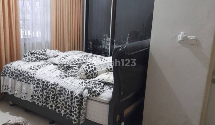 Rumah Luas SHM Di Jaksel dekat Sekolah dan FasKes Harga Nego Siap KPR J24009 2