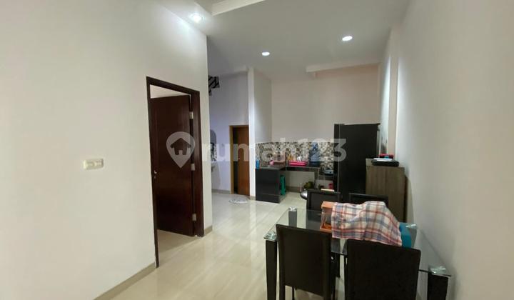 1.9M Tanjung Duren Rumah 3 Lantai Baru Renov Siap Huni 2