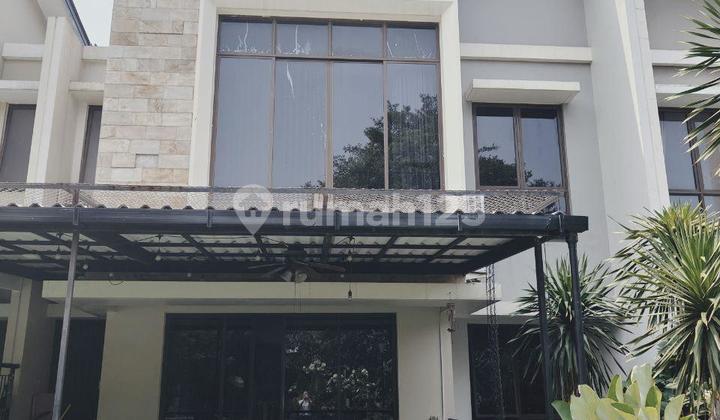 4.5M Rumah Foresta Double Dekker View Pool dan Taman