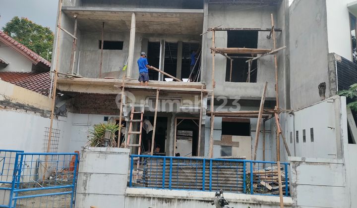 2.78 M Rumah Kencanaloka Depan Taman Rumah Baru 2