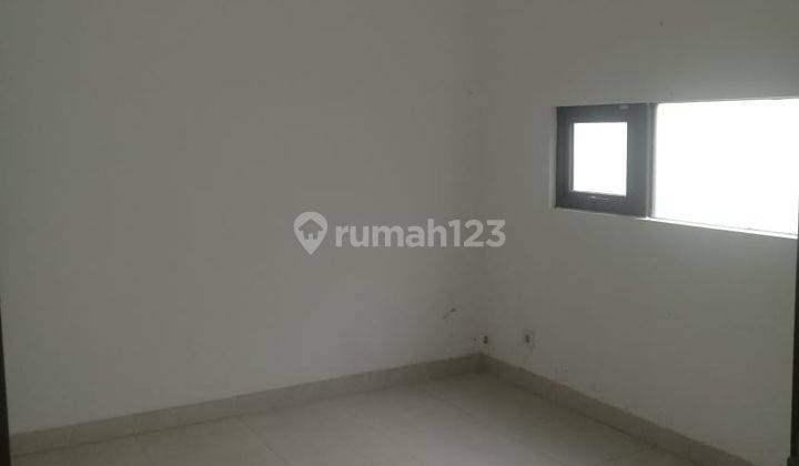 Rumah dijual cepat  di Vermont Parkland 2 Lantai Semi Furnished dengan halama belakang yang luas bisa dibangun buat pool 2