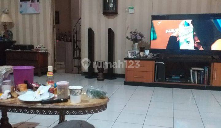 Rumah dijual cepat di komplek perumahan di Pondok Gede 2 Lantai SHM Timur 1