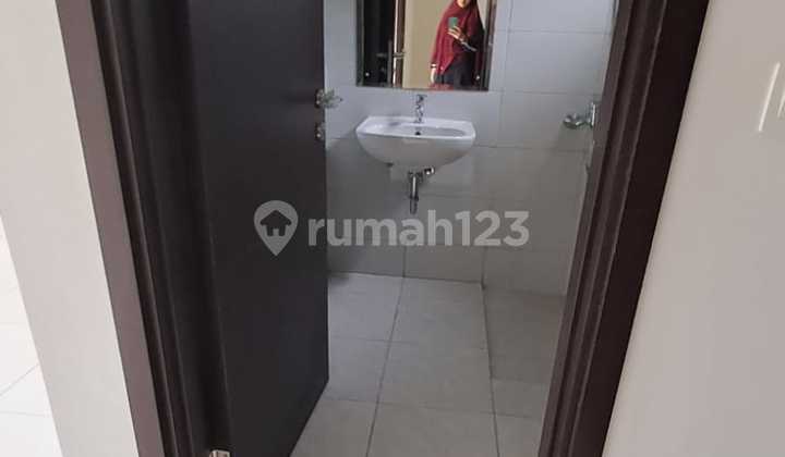 Rumah di Buenos Aires De Latinos 2 Lantai Bagus 3