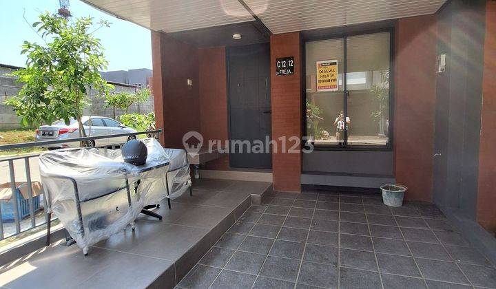 Rumah Hoek Full Furnish Dengan Eletronik, Tv, Ac, Kulkas Di Freja House 2 Lantai Bagus 2