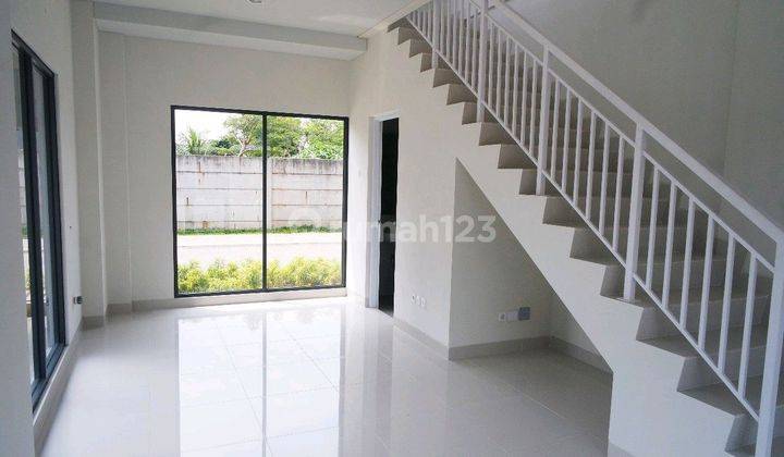 Ruko Hoek Avenix.sebelah Atmajaya Universitas 40.5 m² Unfurnished di BSD City 2
