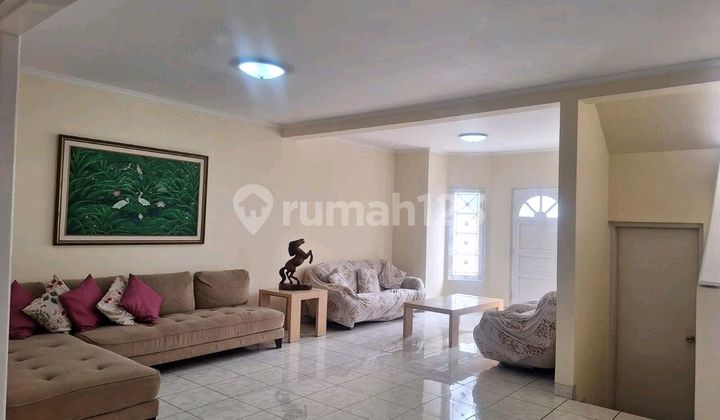 Rumah Rapi dan Bersih Puspita Loka BSD City 2