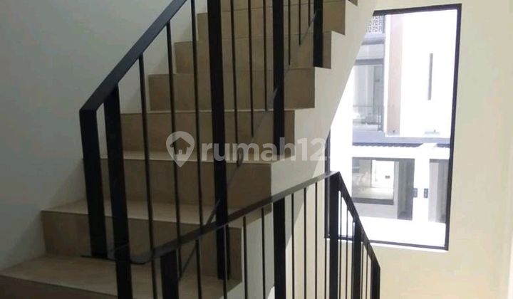 New House in Tanakayu. in front of Eastvara Mall, BSD City (By) 2