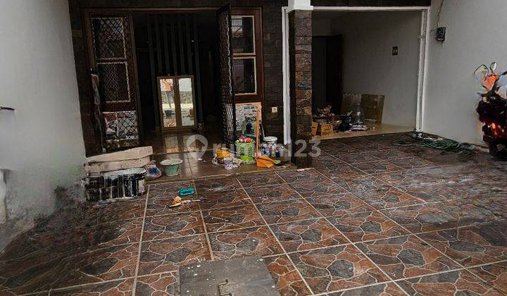 Rumah Terawat, semi furnished dekat mall central park 2