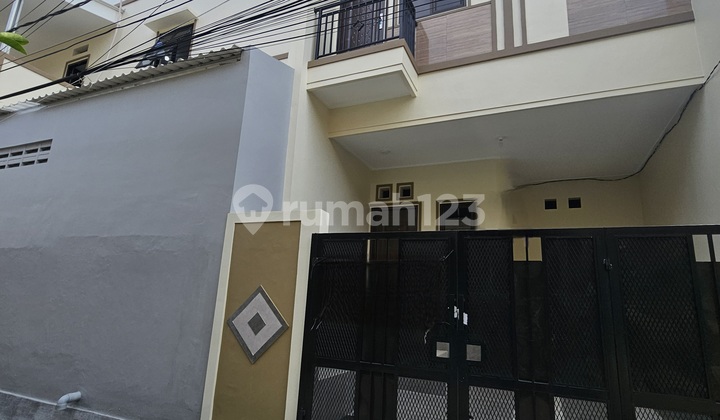 Rumah Baru Minimalis.dekat Mall Central Park, Akses Jalan.2 Mobil 2