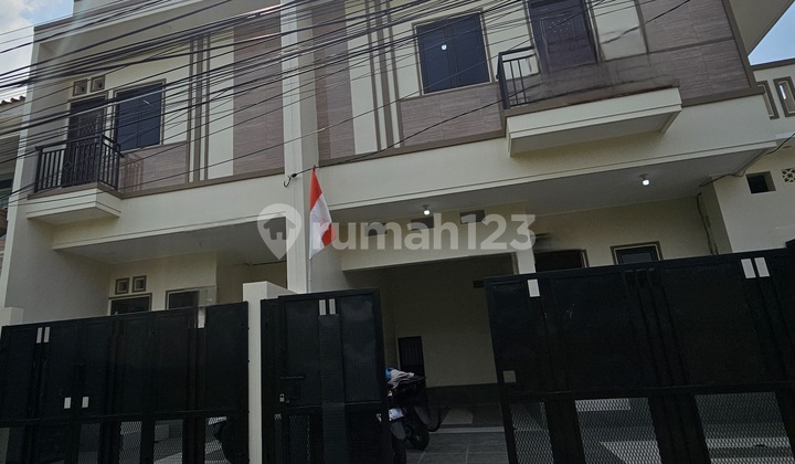 Rumah Baru Mininalis Posisi Hoek, Dekat Mall Central Park, 
