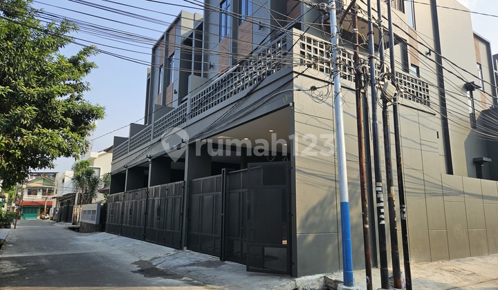 Rumah Baru Bebas Banjir Dekat Mall Central.park, Row Jalan 2.mobil 2