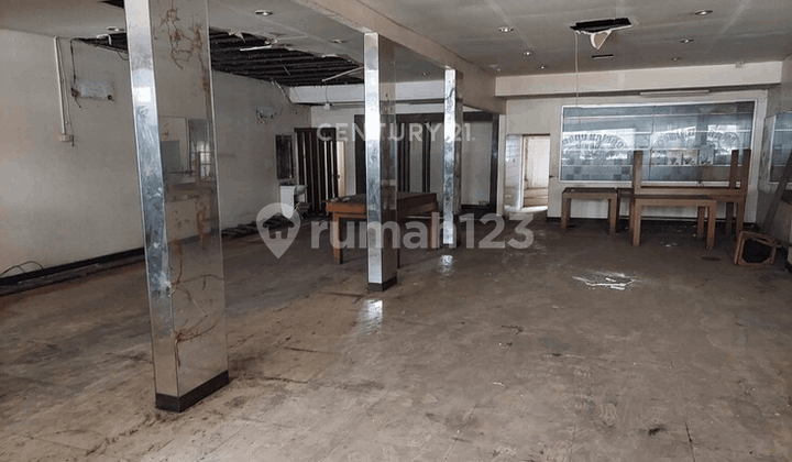 Commercial Building Suitable for Restaurant in Tebet Area, South Jakarta