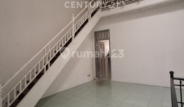 House in a Flood-Free, Strategic, Safe, and Quiet Location in Johar Baru. 2