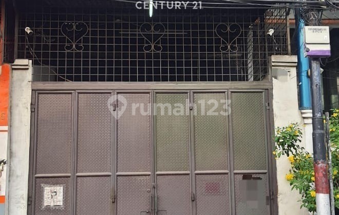 3-Story Shop House Ready for Business in Pangeran Tubagus Angke, Penjaringan Area