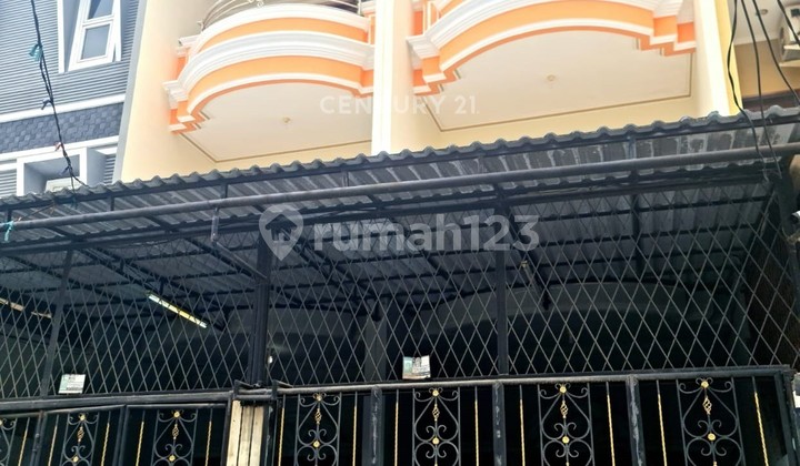 Ruko Gandeng 3 Lantai Lokasi Jelambar Utama Full Renovasi Bagus Ruko Gandeng 3 Lantai Lokasi Jelambar Utama Full Renovasi Bagus