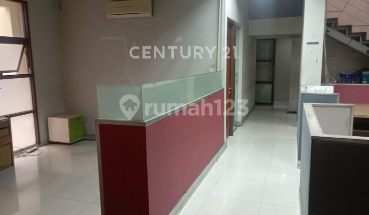 ICONIC! Ruang Usaha Untuk Kantor Disewakan Di Kebayoran Baru
