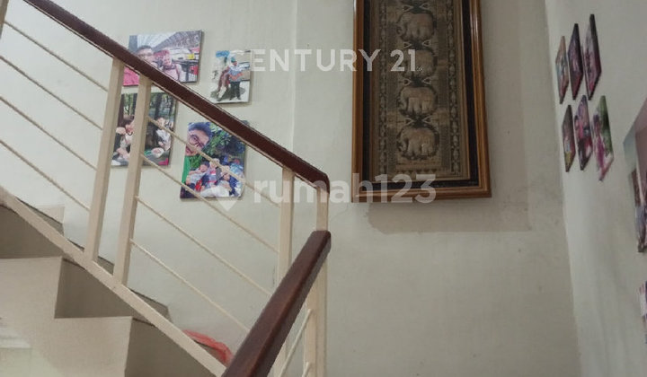 Serene Residential House with a Garden in Front, Located in a Secure Housing Complex 2